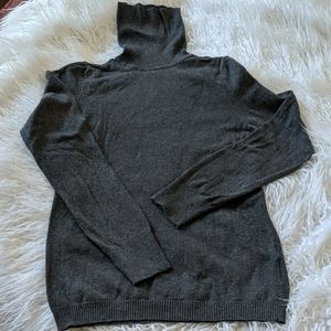 GAP Dark Gray turtleneck Sweater sz Small EUC